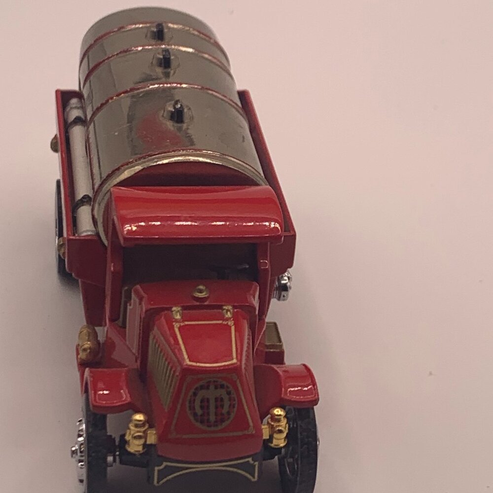 Matchbox of Yesteryear 1923 Mack AC Water Tanker YFE11 SELLING AS IS